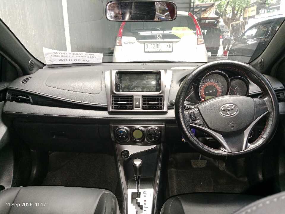 Foto Mobil Bekas Dashboard Toyota Yaris 1.5 S tahun 2016