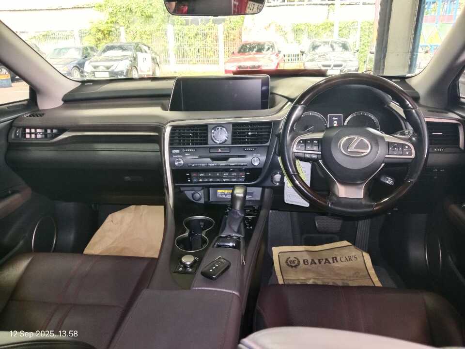 Foto Mobil Bekas Dashboard Lexus RX 200t 2.0 Luxury tahun 2015