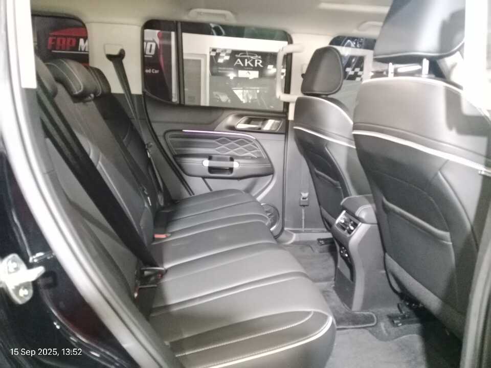Foto Mobil Bekas Kabin Belakang GWM Tank 300 HEV 2.0 tahun 2024