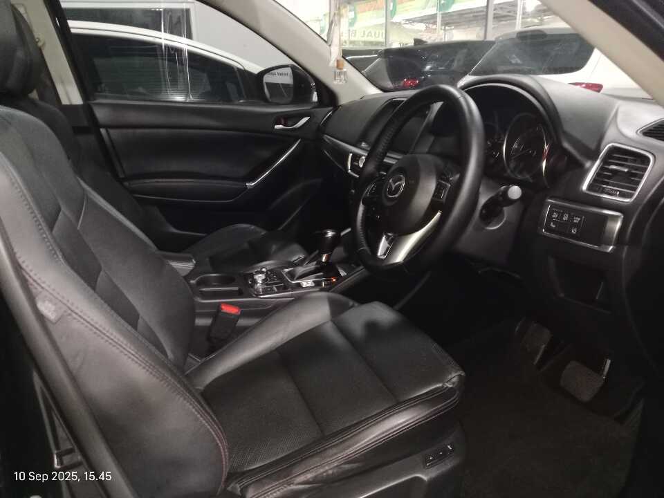 Foto Mobil Bekas Kabin Depan Mazda CX-5 2.5 Grand Touring tahun 2015