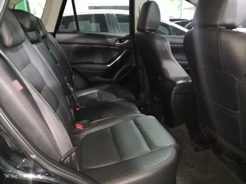 Foto Mobil Bekas Kabin Belakang Mazda CX-5 2.5 Grand Touring tahun 2015