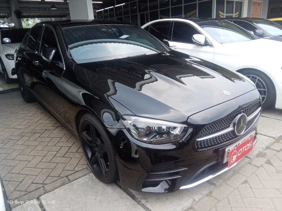 2022 Mercedes-Benz E300 2.0 - Foto 1 dari 6
