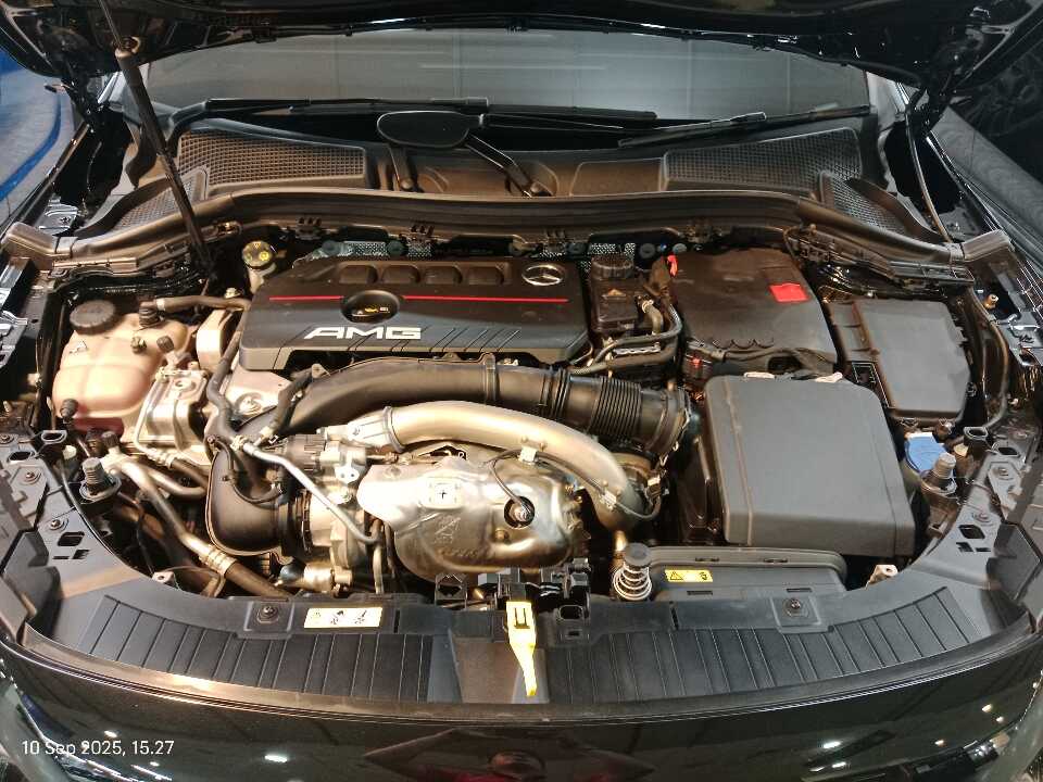 Foto Mobil Bekas Mesin Mercedes-Benz GLA35 AMG 2.0 tahun 2022