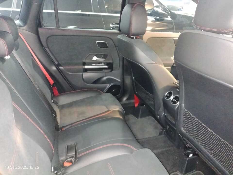 Foto Mobil Bekas Kabin Belakang Mercedes-Benz GLA35 AMG 2.0 tahun 2022