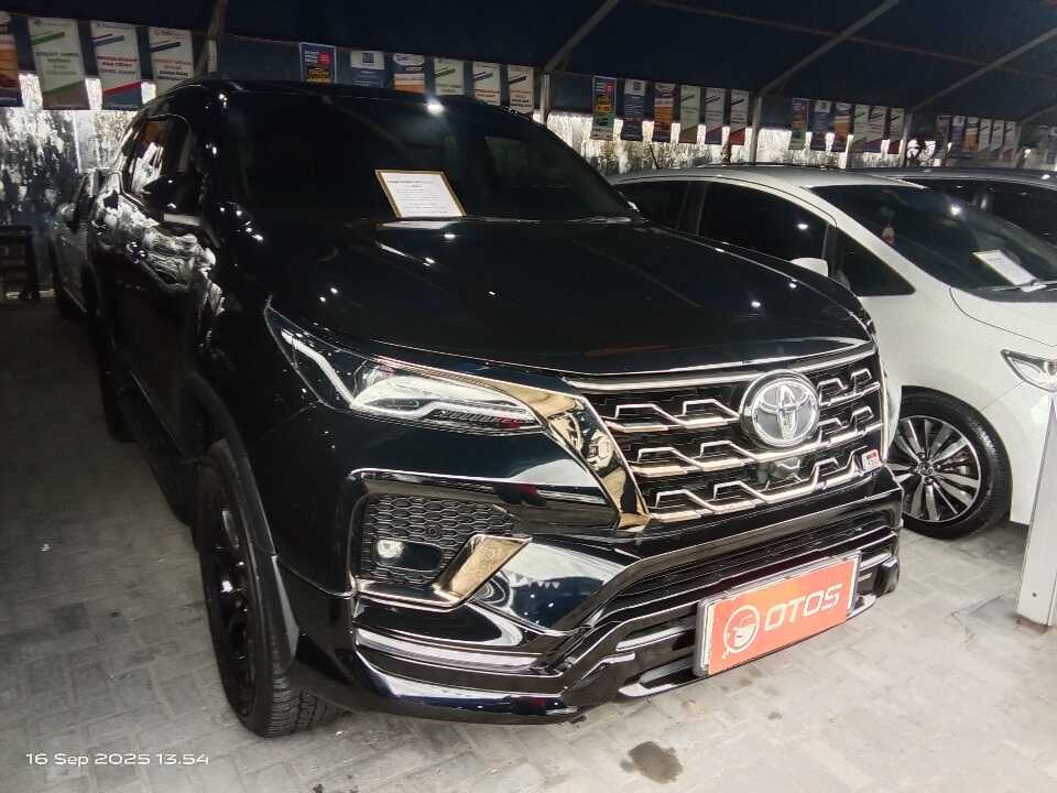2023 Toyota Fortuner 2.8 4X2 VRZ - Foto 1 dari 6