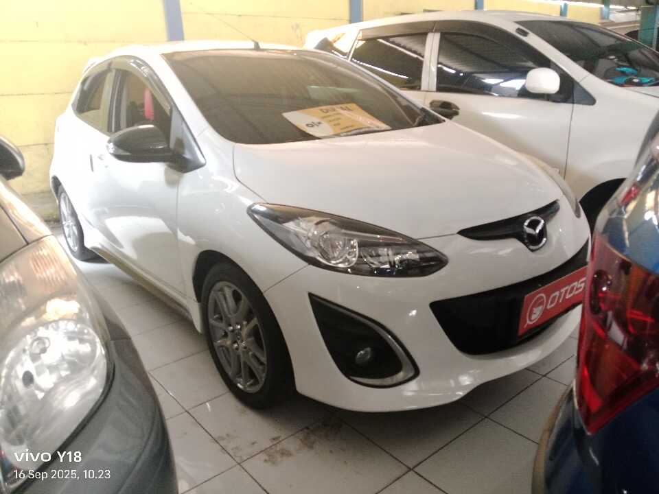 2014 Mazda 2 1.5 R - Foto 1 dari 6