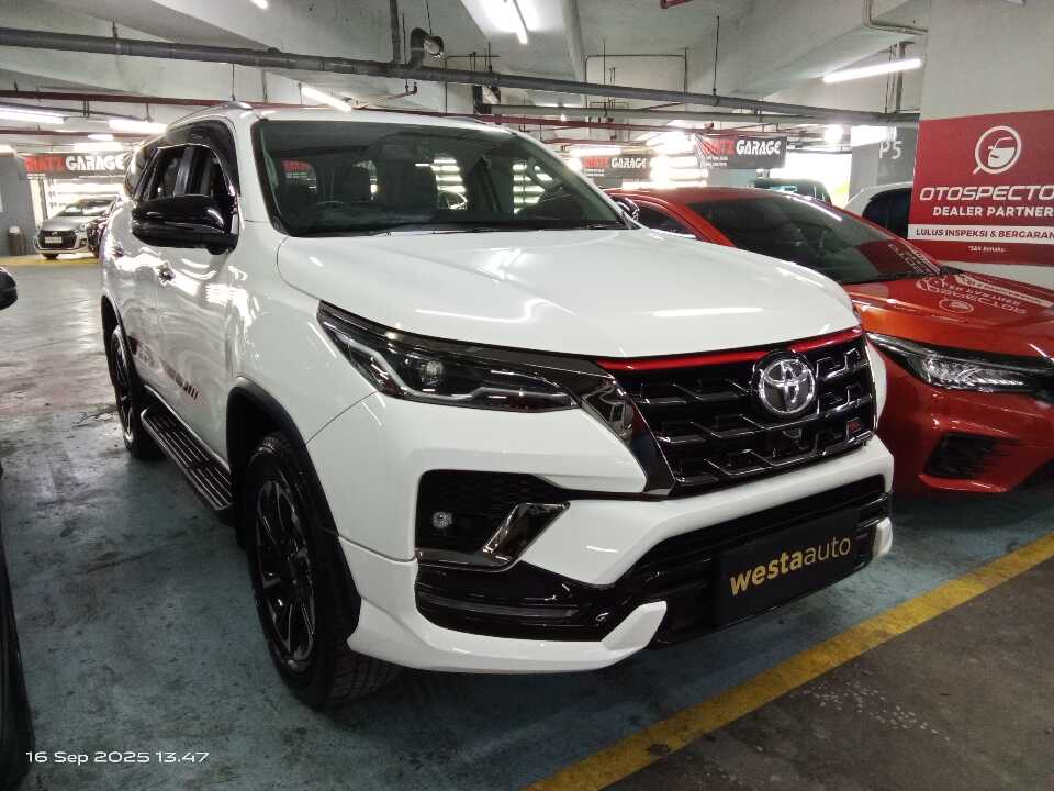 2021 Toyota Fortuner 2.4 4X2 VRZ - Foto 1 dari 6