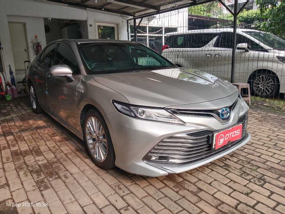 2019 Toyota Camry Hybrid 2.5 - Foto 1 dari 6
