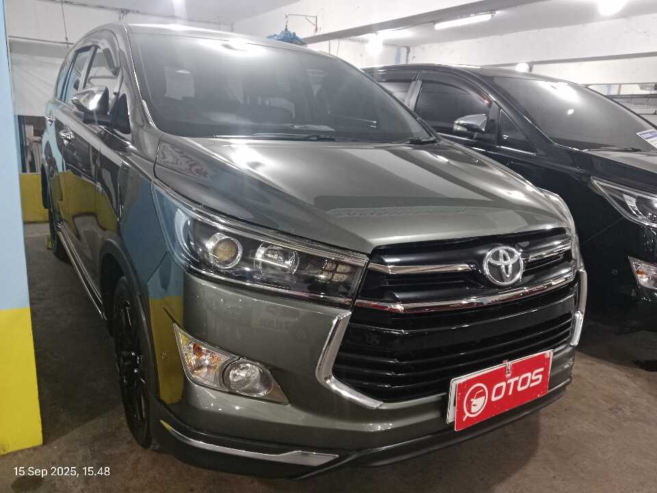 2017 Toyota Kijang Innova 2.0 Venturer - Foto 1 dari 6