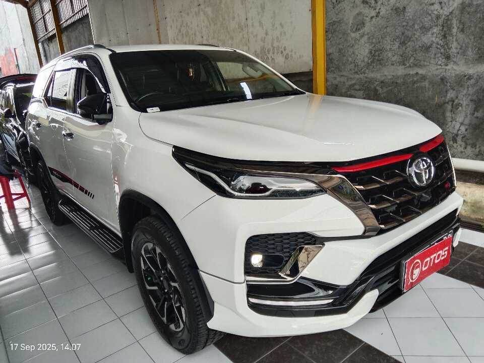 2020 Toyota Fortuner 2.4 4X2 VRZ - Foto 1 dari 6