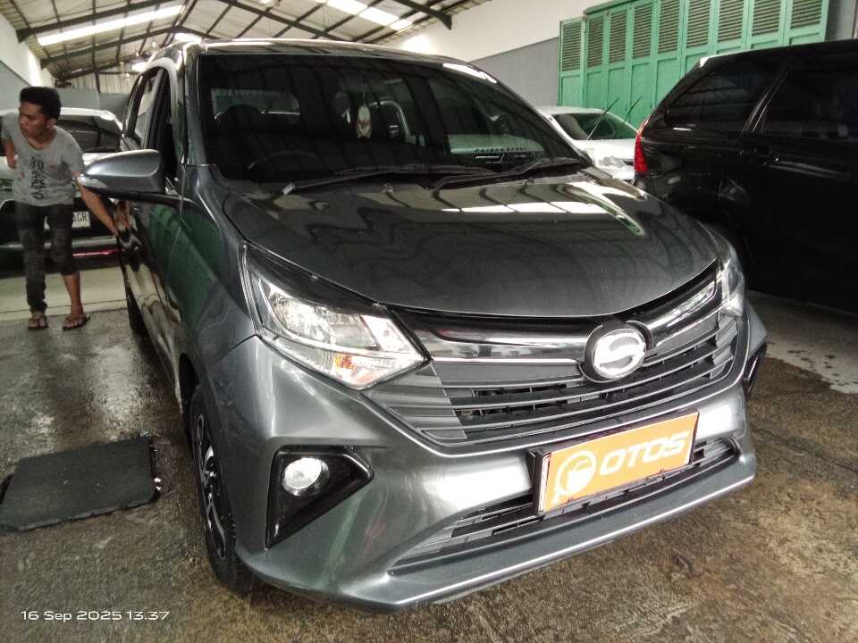 2023 Daihatsu Sigra 1.2 R - Foto 1 dari 6