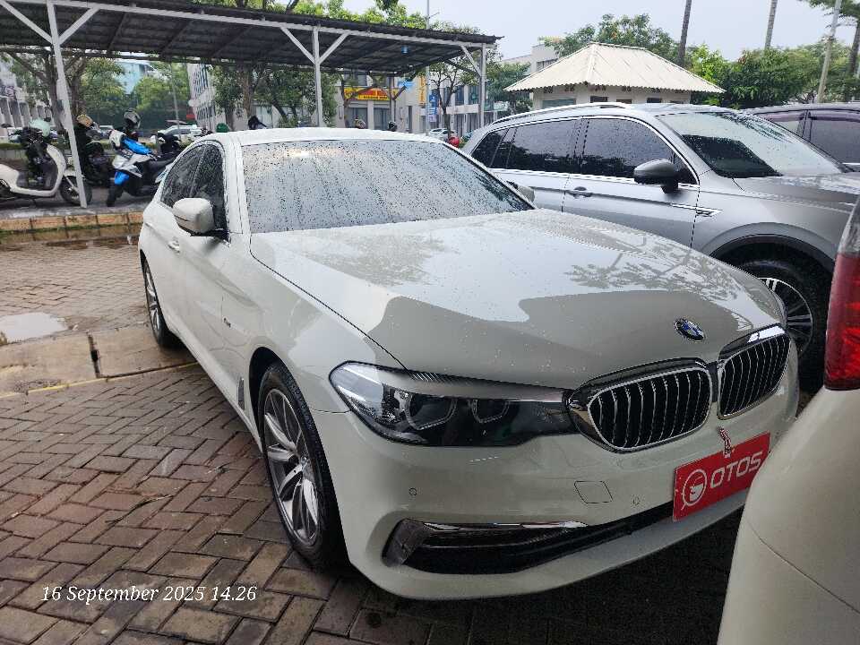 2018 BMW 520i 2.0 Luxury - Foto 1 dari 6