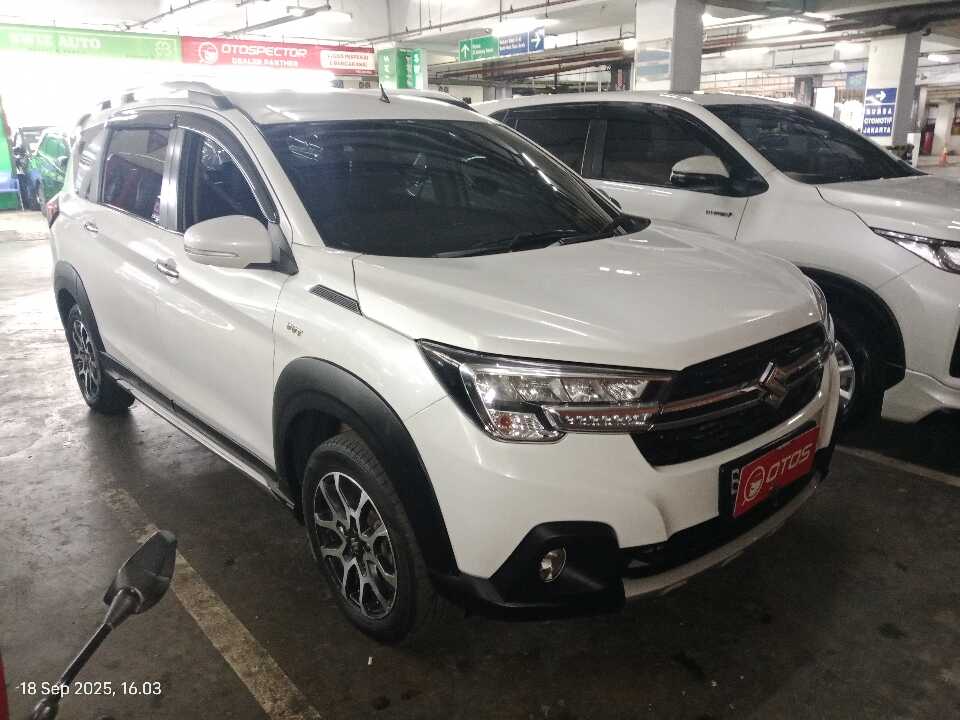 2021 Suzuki XL7 1.5 Alpha - Foto 1 dari 6