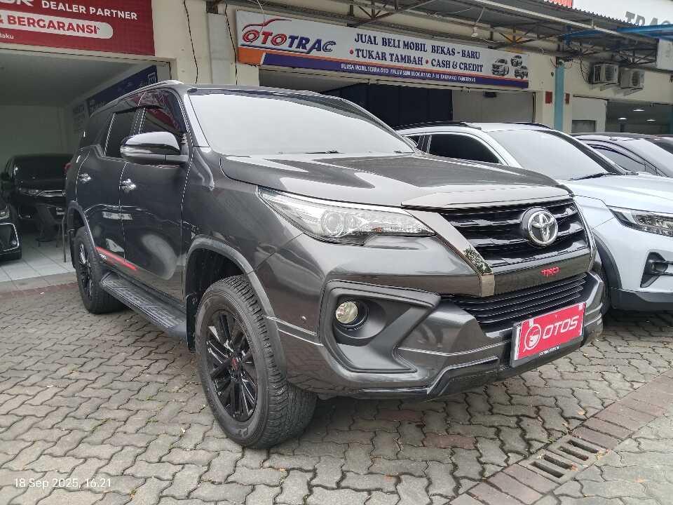 2020 Toyota Fortuner 2.4 4X2 VRZ - Foto 1 dari 6