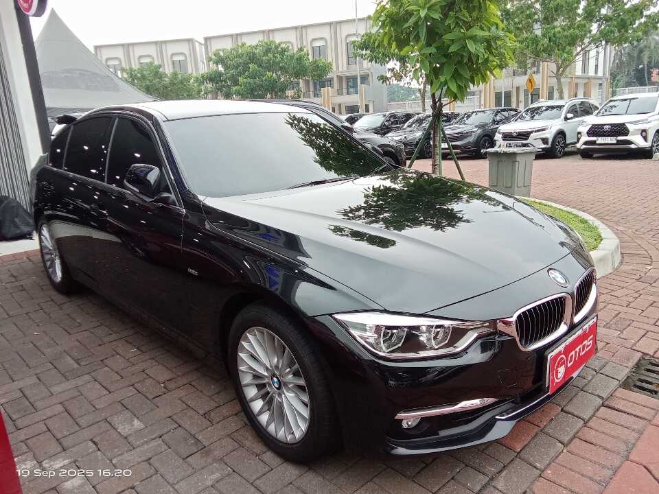 2018 BMW 320i 2.0 - Foto 1 dari 6