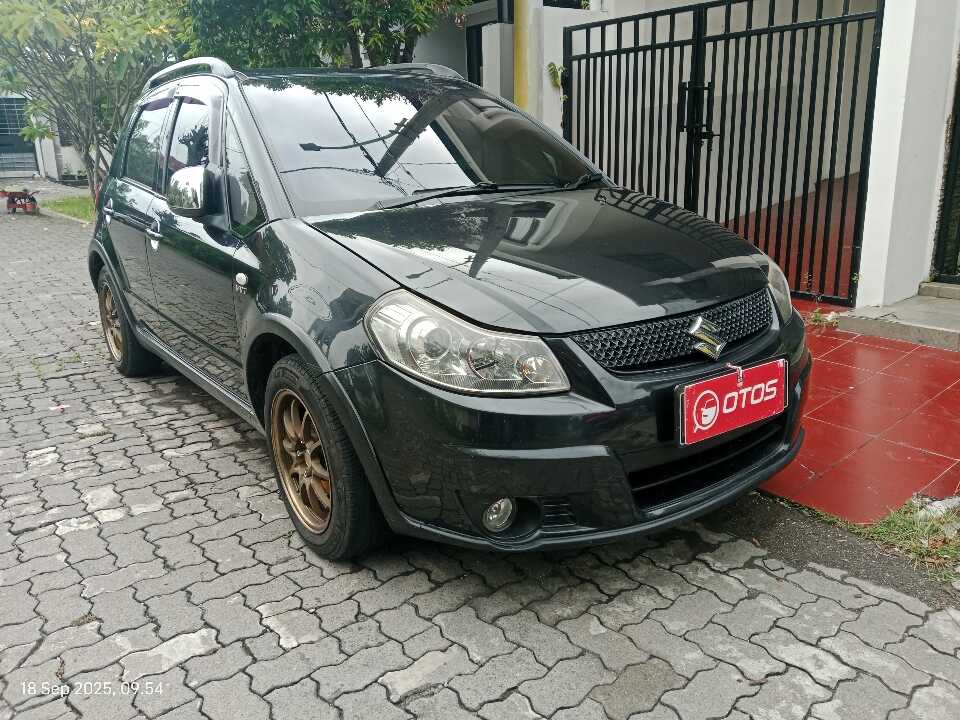 2012 Suzuki X-Over 1.5 - Foto 1 dari 6