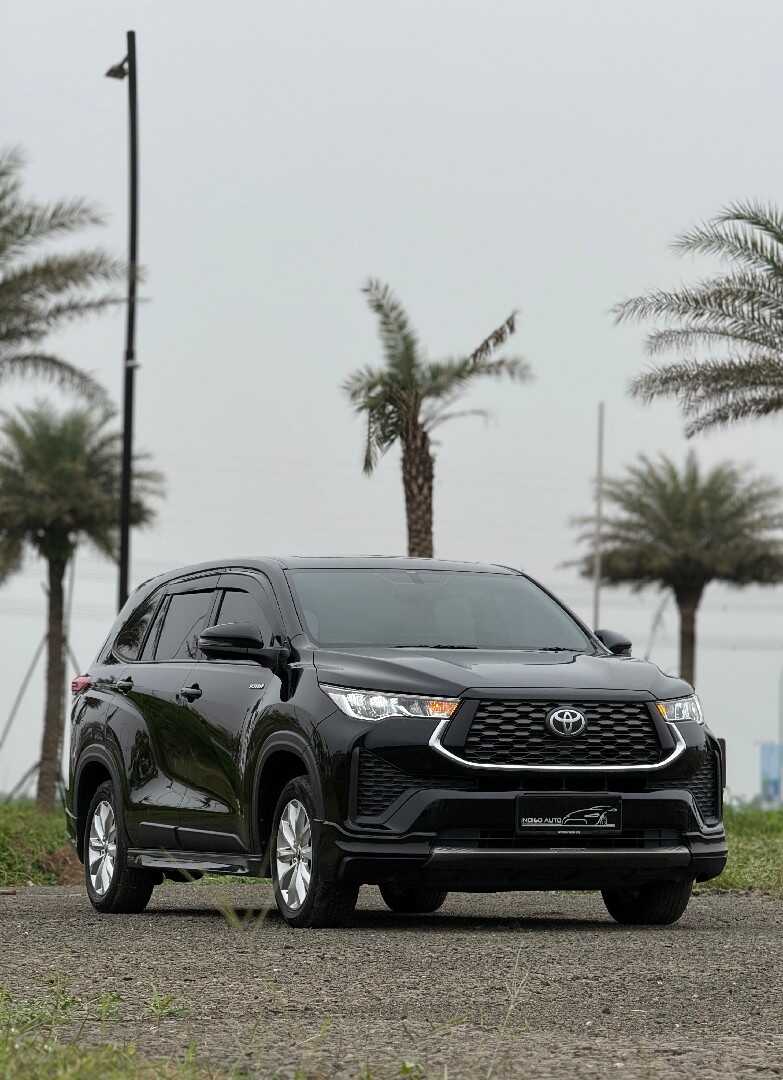2023 Toyota Kijang Innova 2.0 Zenix V HV CVT - Foto 1 dari 10