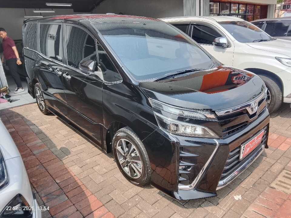 2020 Toyota Voxy 2.0 - Foto 1 dari 6