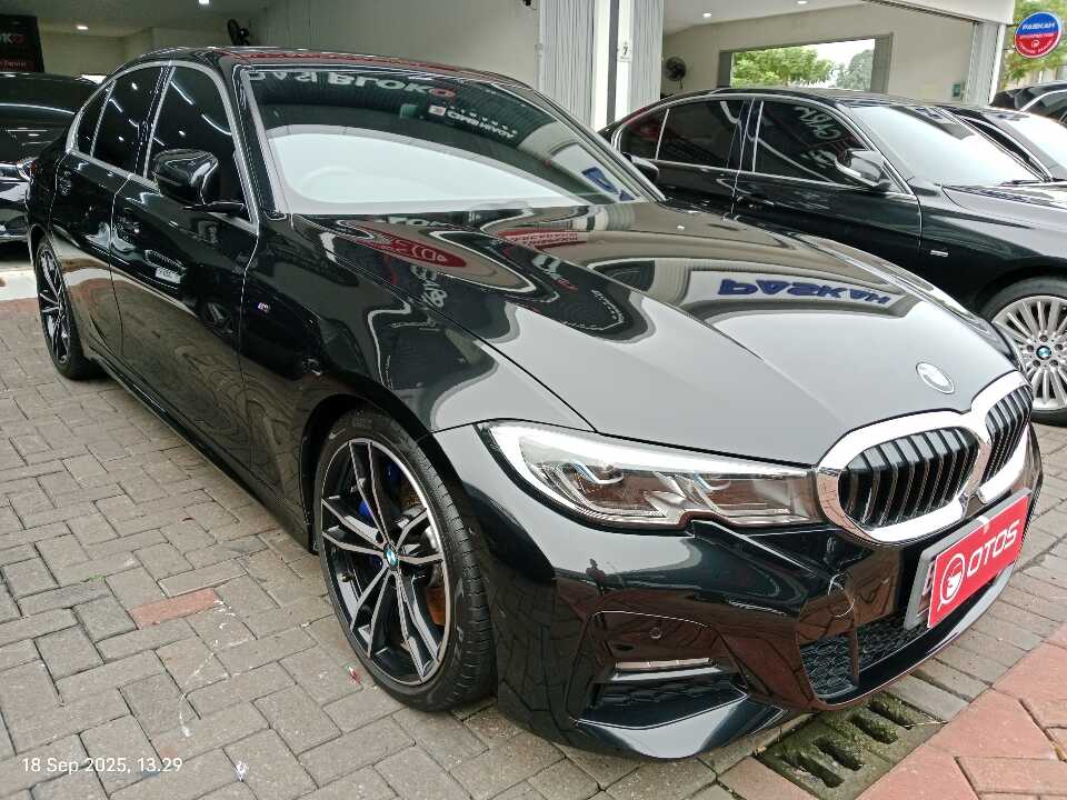 2021 BMW 330i 2.0 - Foto 1 dari 6