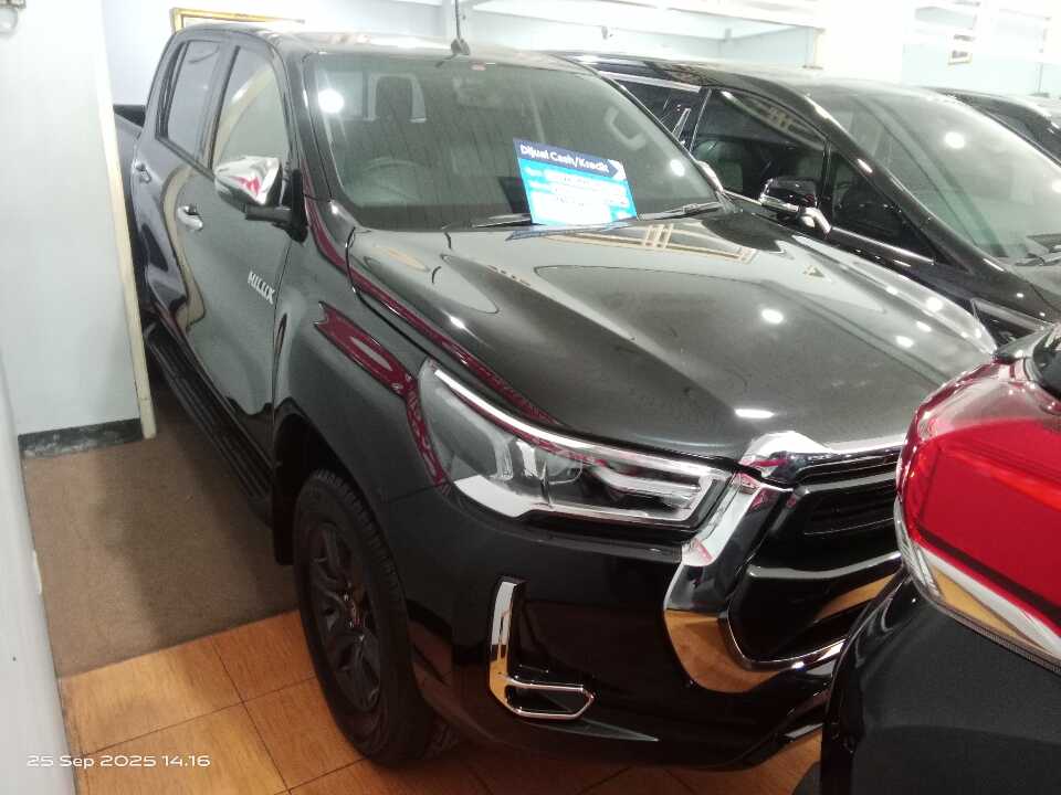 2023 Toyota Hilux 2.4 V D-Cab - Foto 1 dari 6