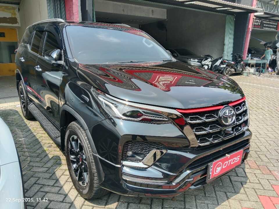 2021 Toyota Fortuner 2.4 4X2 VRZ - Foto 1 dari 6