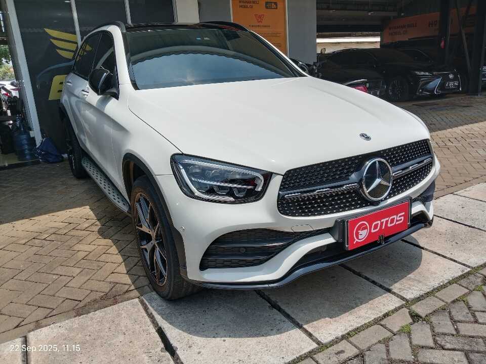 2022 Mercedes-Benz GLC200 2.0 - Foto 1 dari 6
