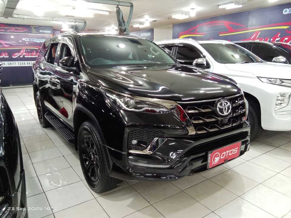 2022 Toyota Fortuner 2.8 4X2 VRZ - Foto 1 dari 6