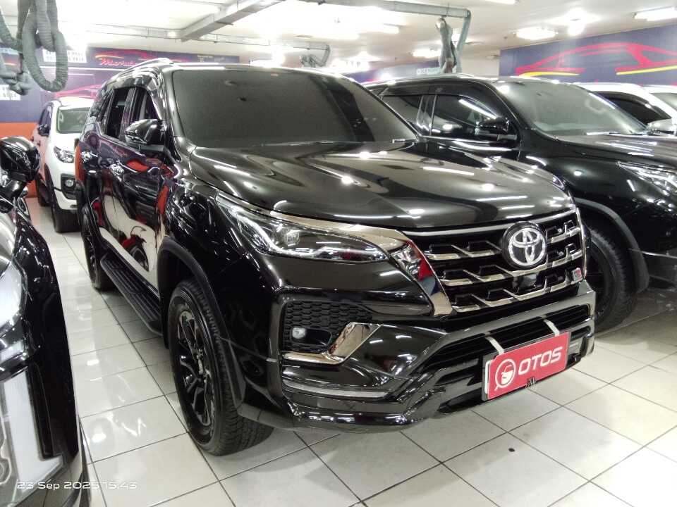 2022 Toyota Fortuner 2.8 4X2 VRZ - Foto 1 dari 6