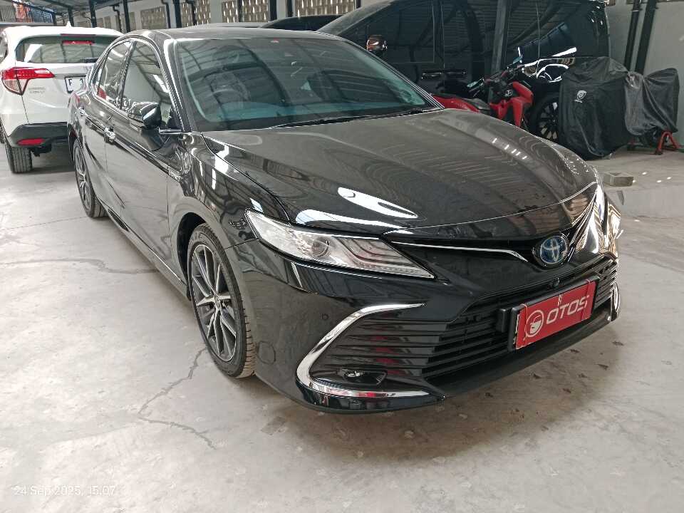 2022 Toyota Camry Hybrid 2.5 HV - Foto 1 dari 6
