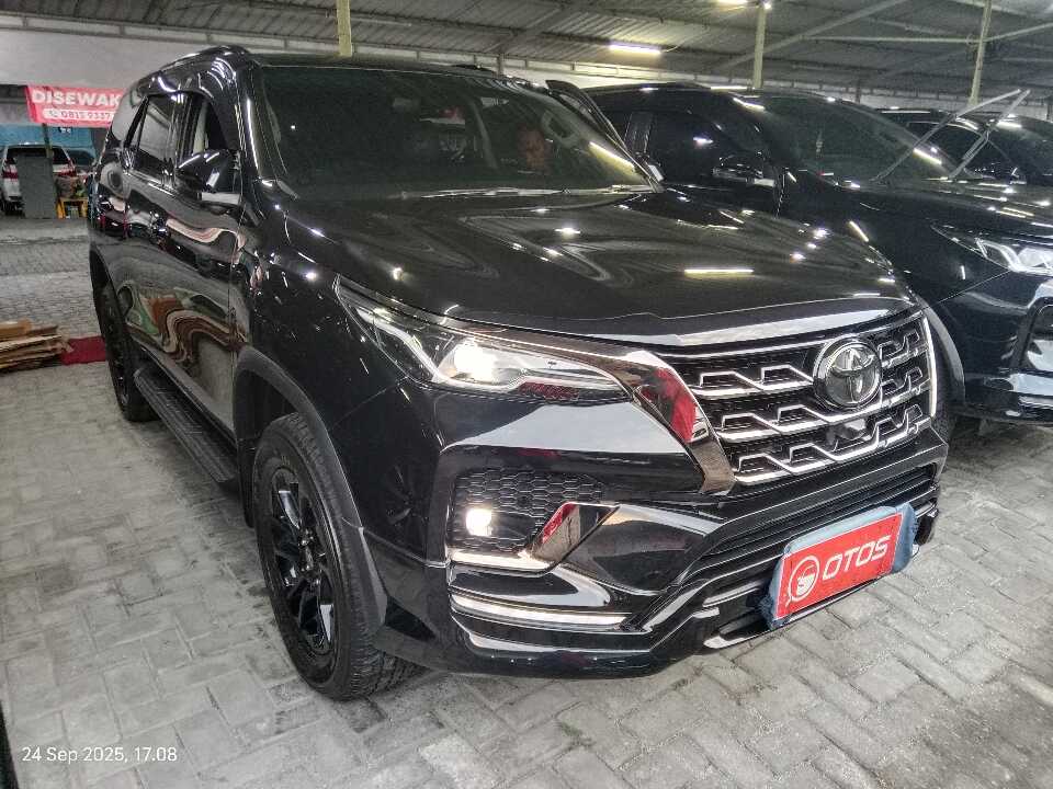 2022 Toyota Fortuner 2.8 4X2 VRZ - Foto 1 dari 6