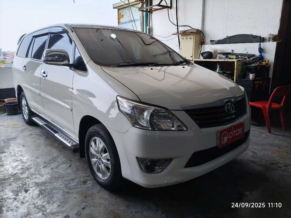 2013 Toyota Kijang Innova 2.0 E - Foto 1 dari 6