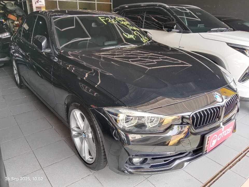 2019 BMW 320i 2.0 - Foto 1 dari 6