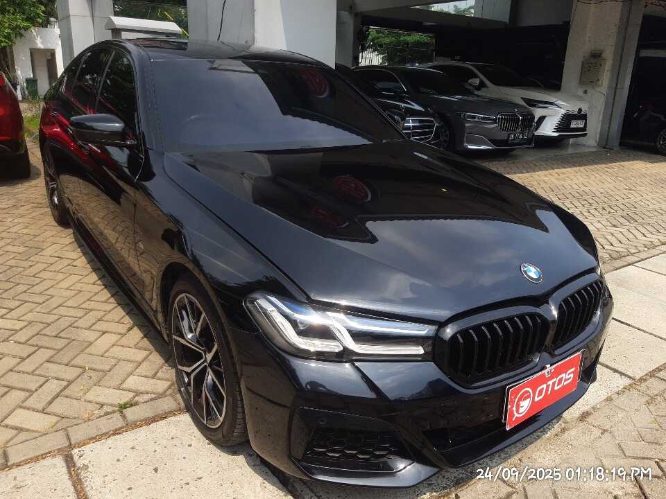 2021 BMW 520i 2.0 - Foto 1 dari 6
