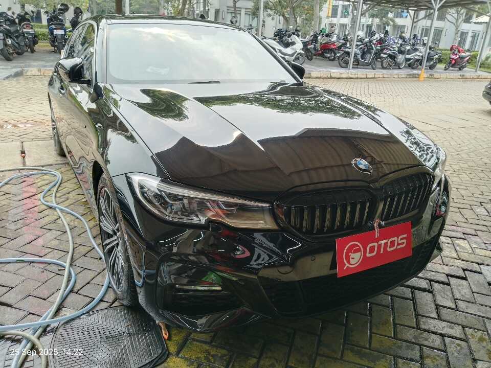 2020 BMW 330i 2.0 - Foto 1 dari 6