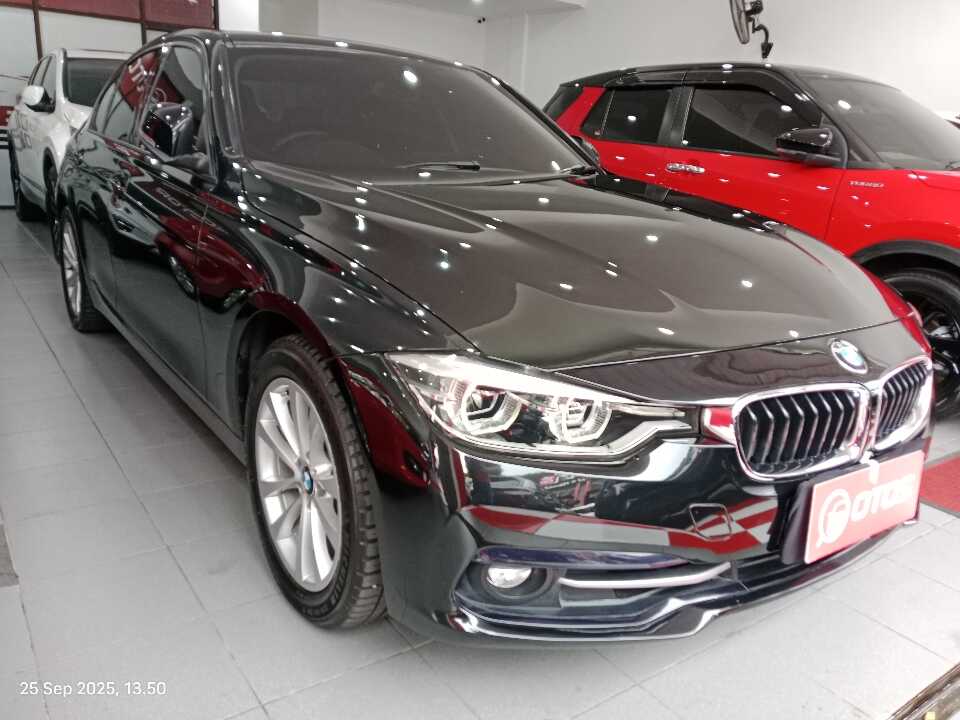 2016 BMW 320i 2.0 - Foto 1 dari 6