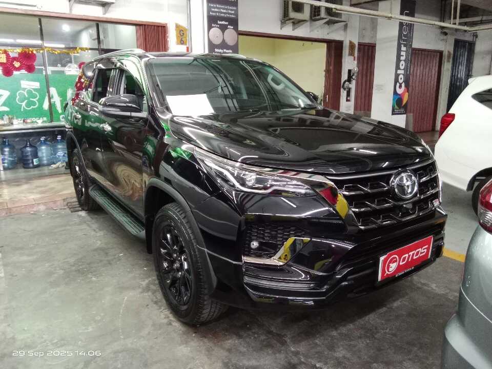 2022 Toyota Fortuner 2.8 4X2 VRZ - Foto 1 dari 6