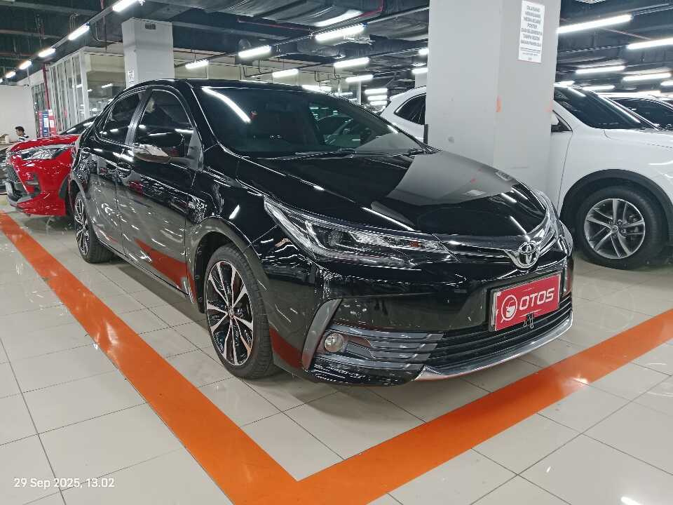 2017 Toyota Corolla Altis 1.8 V - Foto 1 dari 6