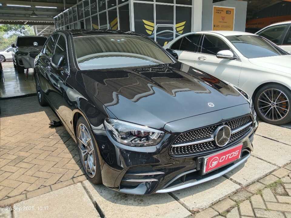 2023 Mercedes-Benz E300 2.0 - Foto 1 dari 6