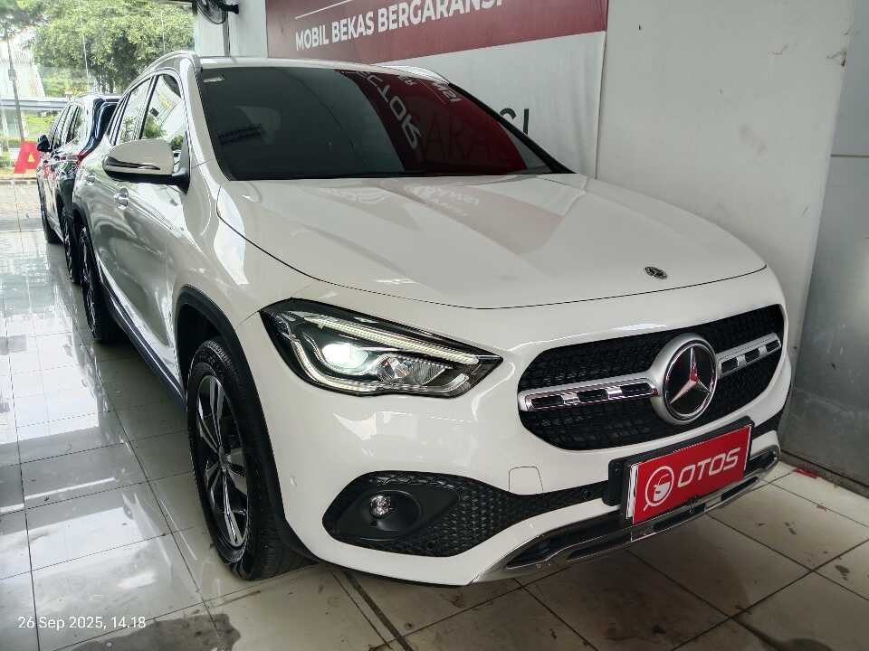 2020 Mercedes-Benz GLA200 1.3 - Foto 1 dari 6