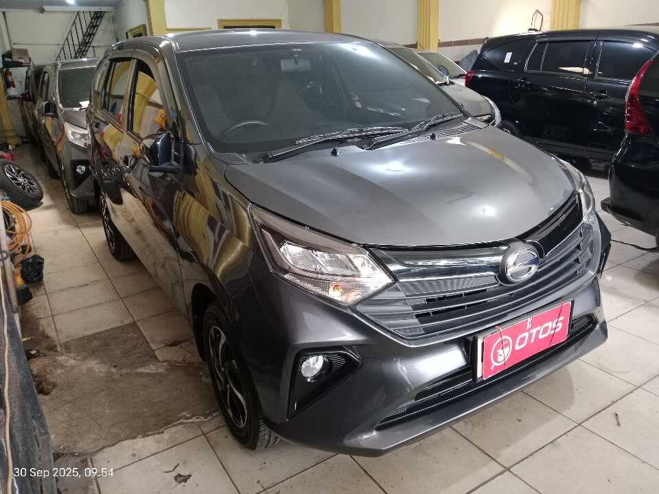 2023 Daihatsu Sigra 1.2 R - Foto 1 dari 6