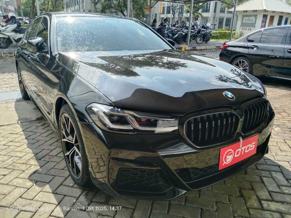 2022 BMW 520i 2.0 - Foto 1 dari 6
