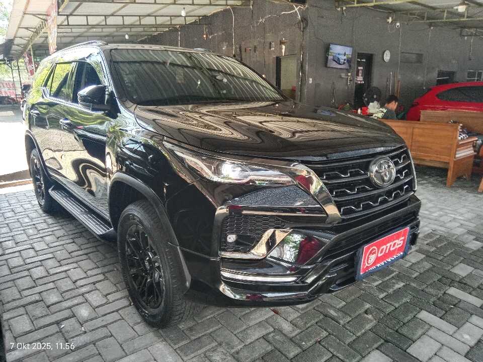 2022 Toyota Fortuner 2.8 4X2 VRZ - Foto 1 dari 6