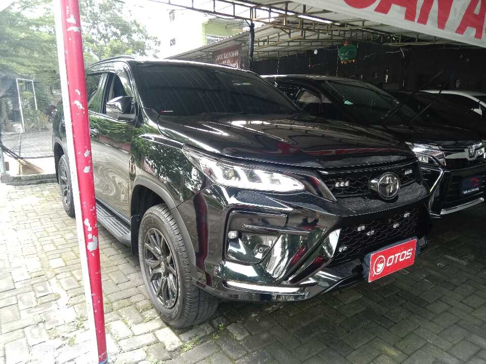 2017 Toyota Fortuner 2.4 4X2 VRZ - Foto 1 dari 6