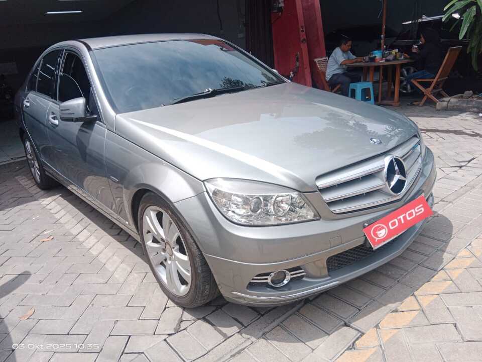 2011 Mercedes-Benz C200 1.8 - Foto 1 dari 6