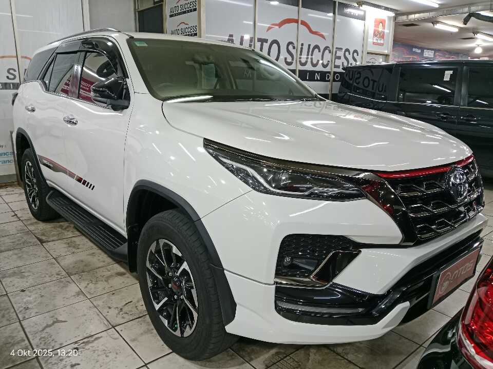2021 Toyota Fortuner 2.4 4X2 VRZ - Foto 1 dari 6