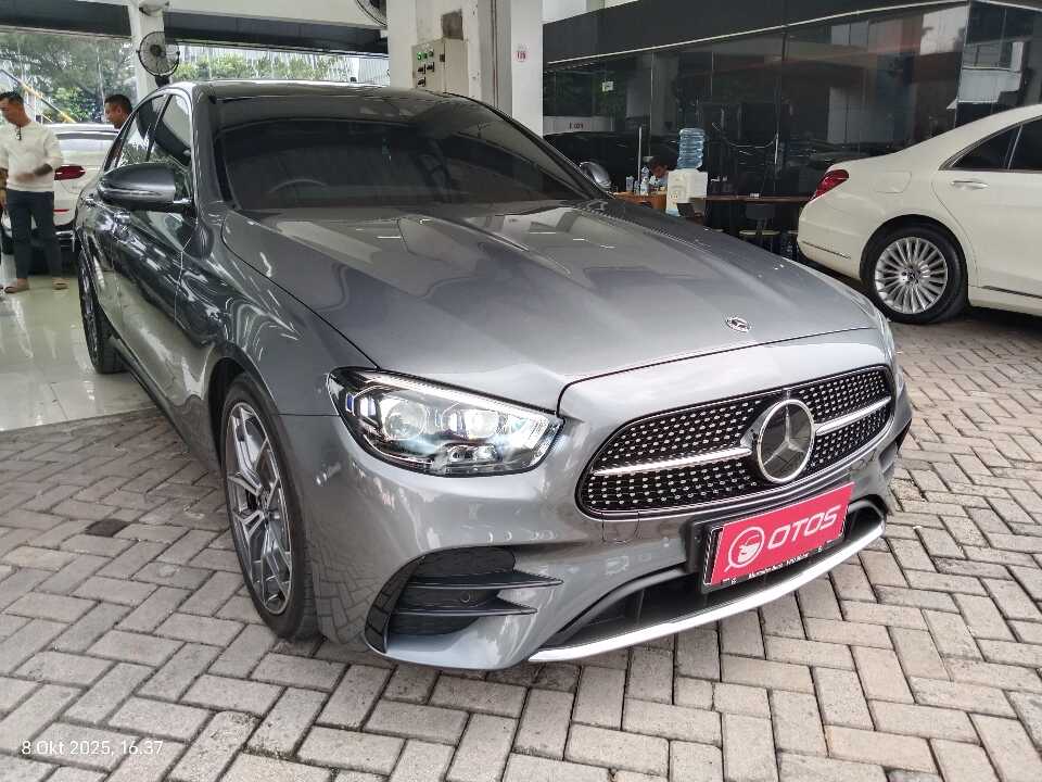 2022 Mercedes-Benz E300 2.0 AMG Line - Foto 1 dari 6