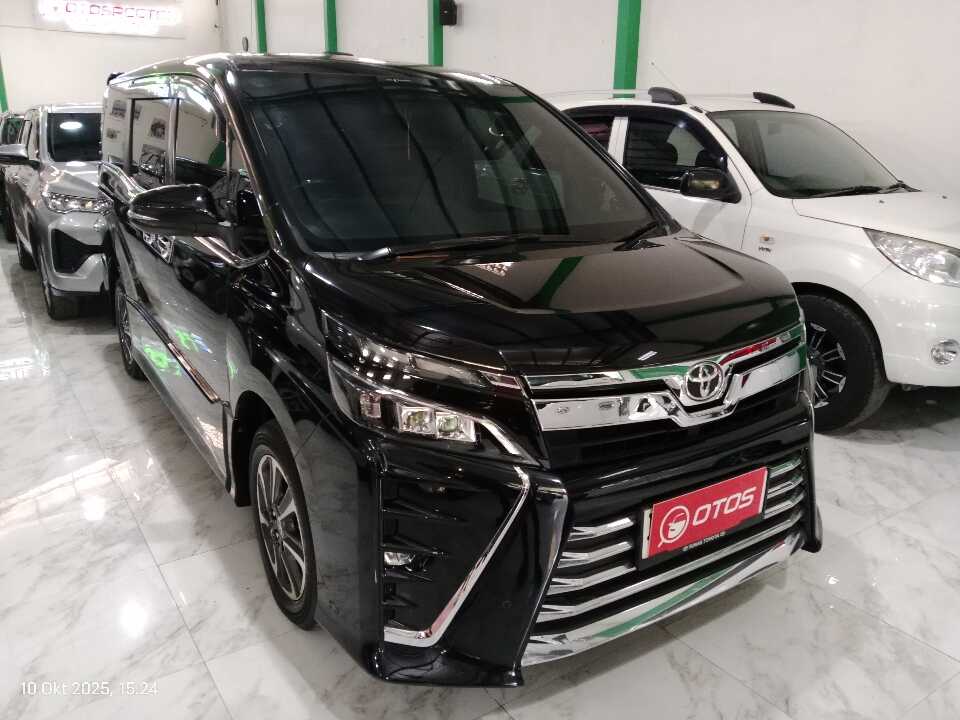 2020 Toyota Voxy 2.0 - Foto 1 dari 6