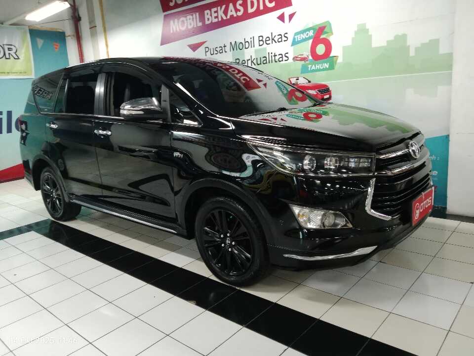 2017 Toyota Kijang Innova 2.0 Venturer - Foto 1 dari 6