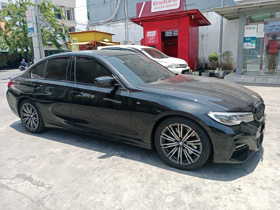 2019 BMW 330i 2.0 - Foto 1 dari 9