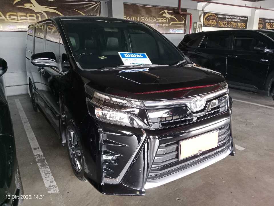 2020 Toyota Voxy 2.0 - Foto 1 dari 6